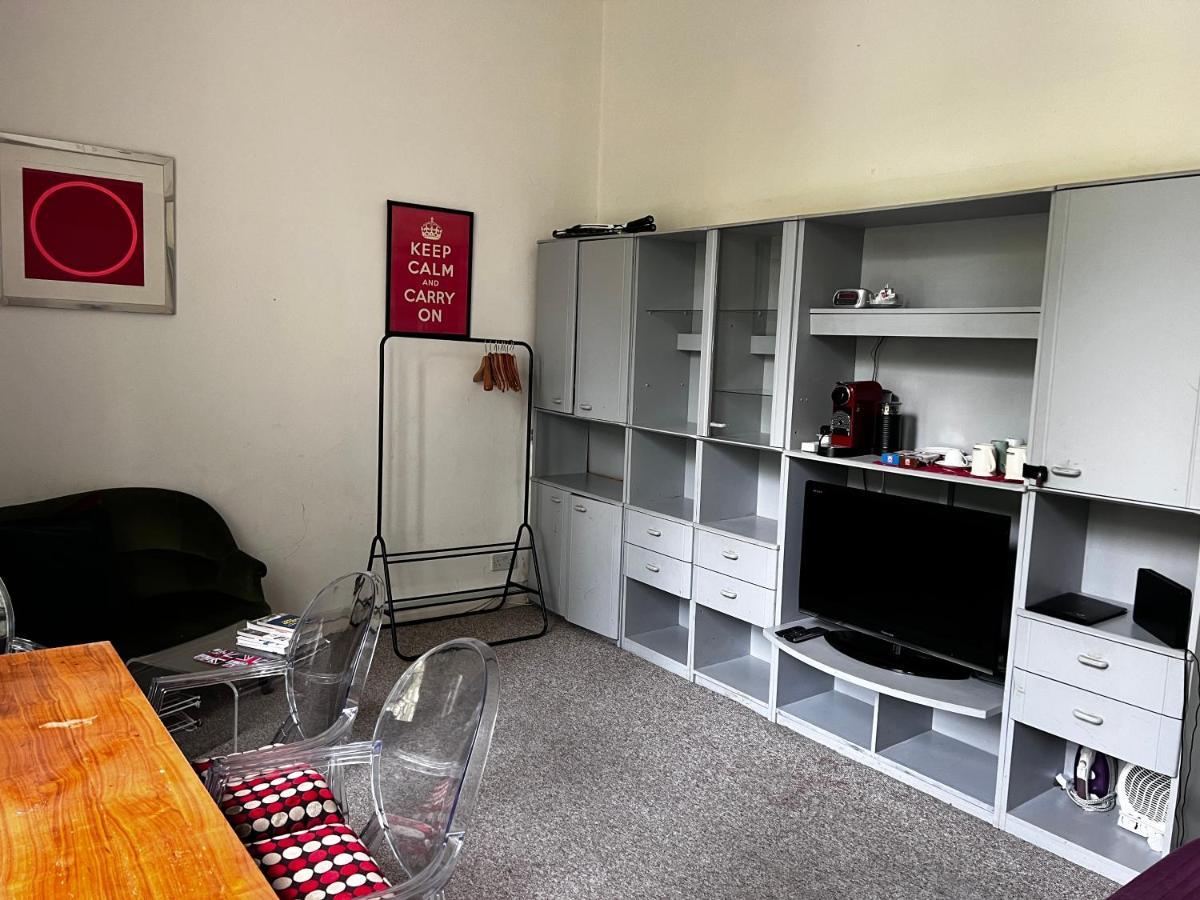 Hyde Park Studio Has Private Balcony With Tranquil Garden View London Exterior foto