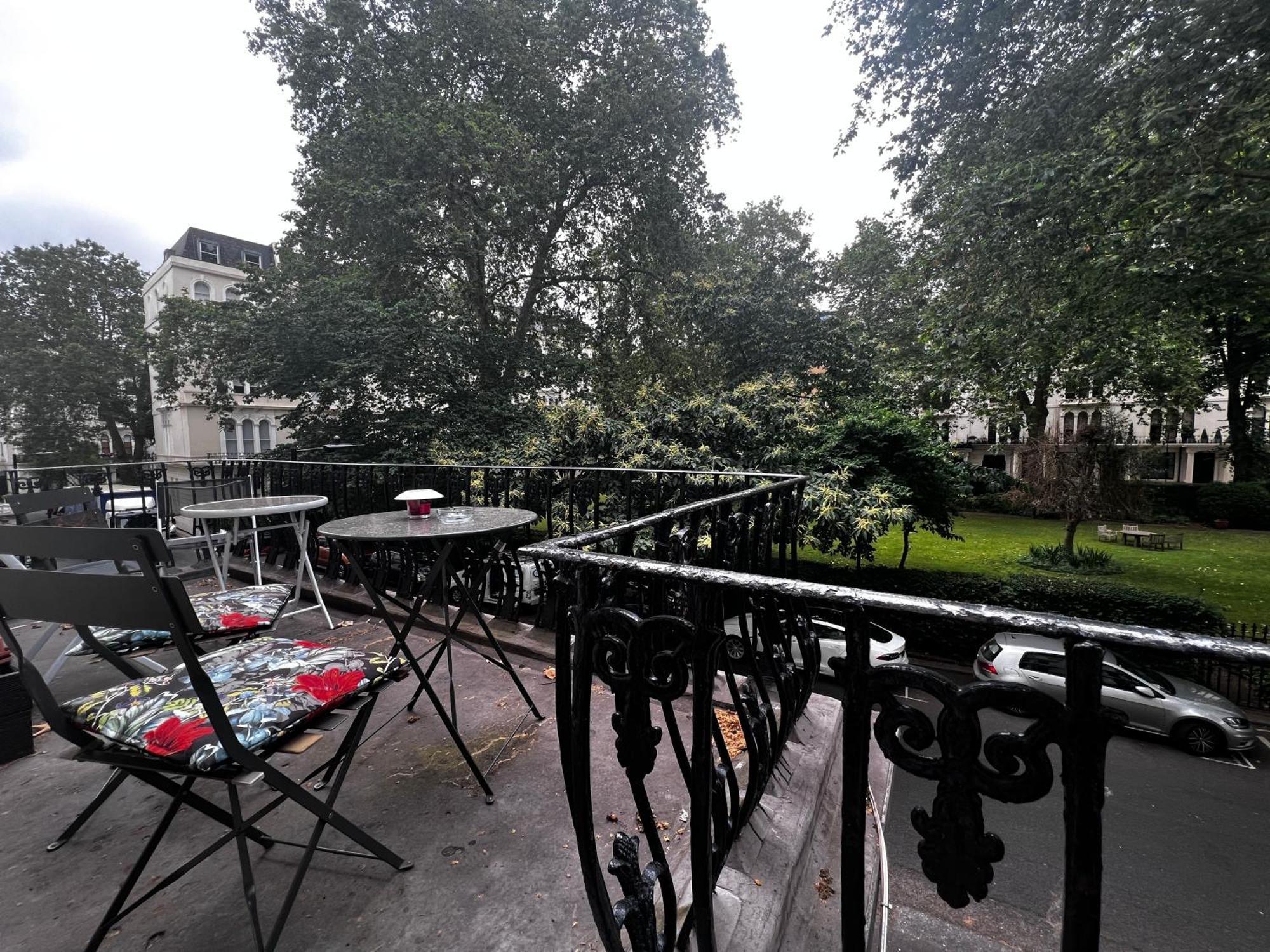 Hyde Park Studio Has Private Balcony With Tranquil Garden View London Exterior foto